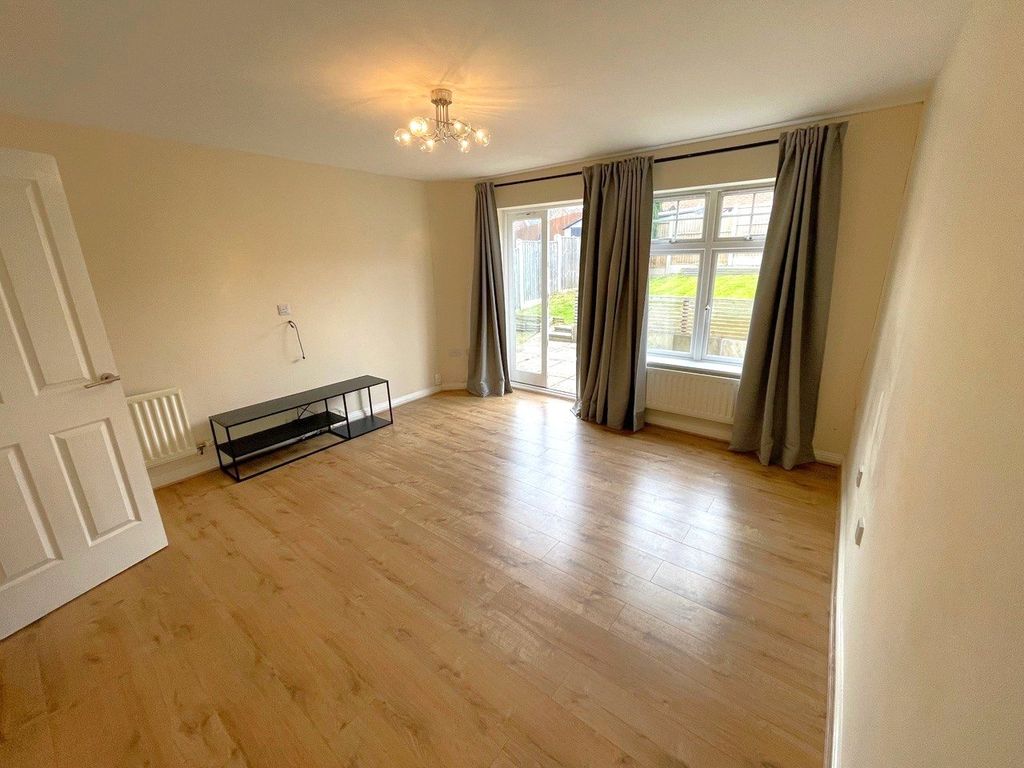 Property photo 2 of 16 Picture No. 21