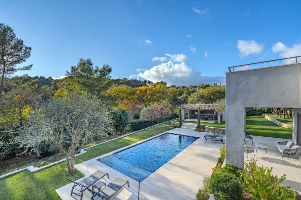 Property photo 3 of 13