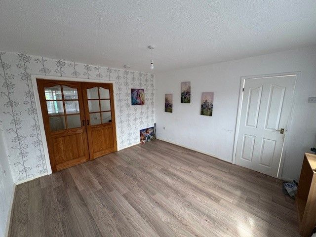 Property photo 2 of 7 Living Room