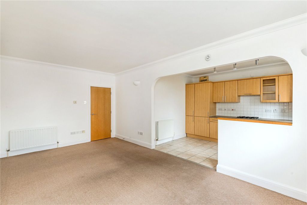 Property photo 2 of 8