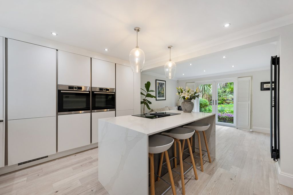 Property photo 3 of 35