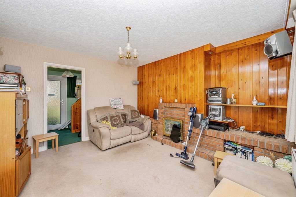 Property photo 2 of 19