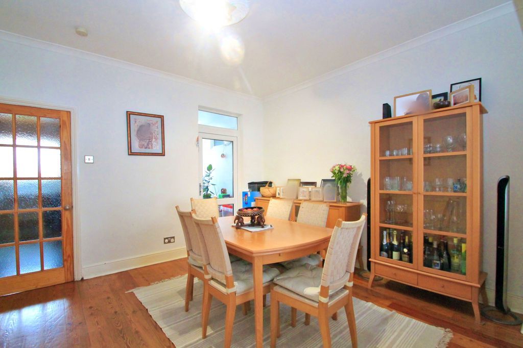 Property photo 3 of 11 Photo 12