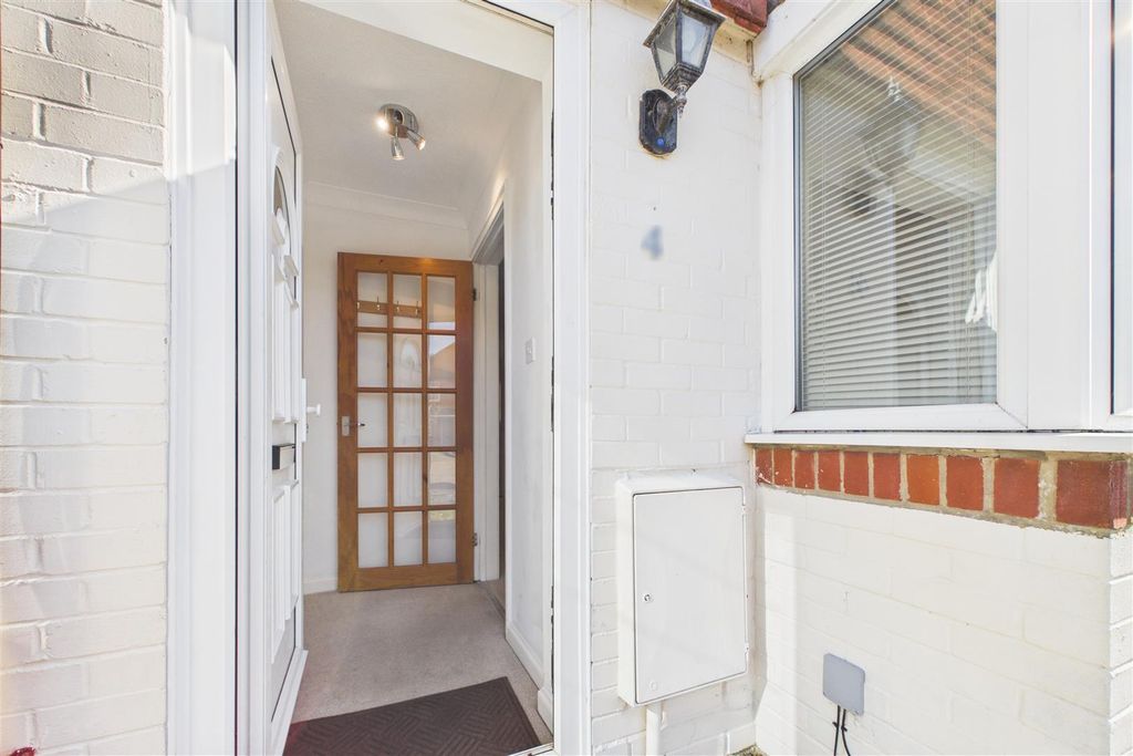 Property photo 2 of 18 Cam01894G0-Pr0272-Still004.Jpg