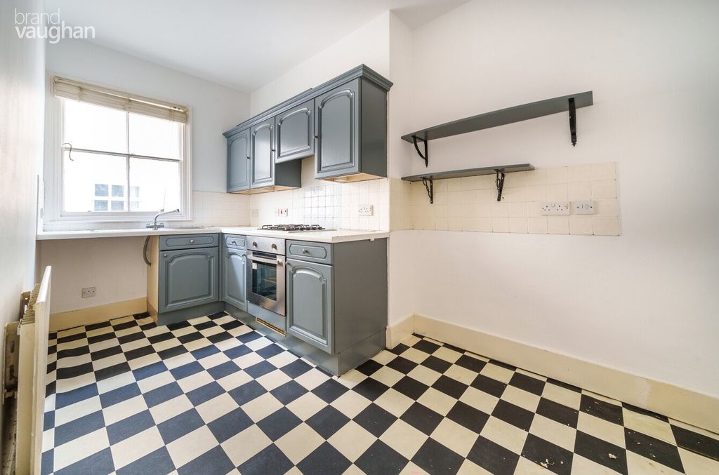 Property photo 3 of 8 Kitchen