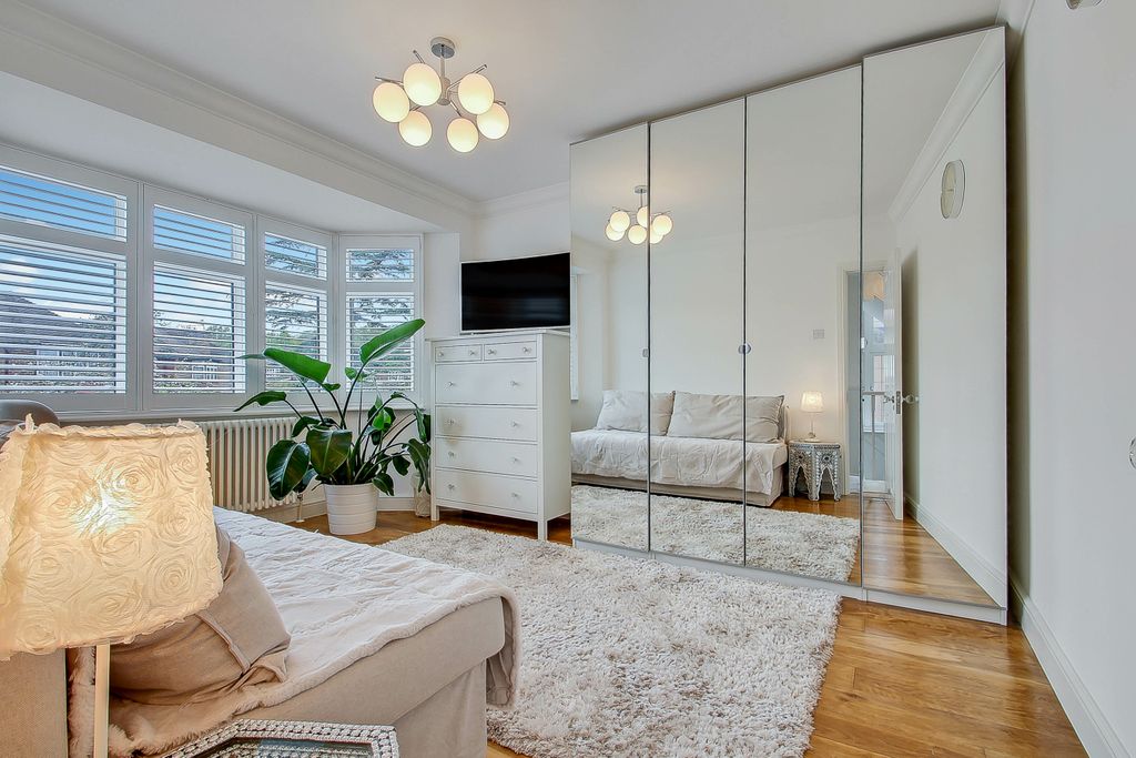Additional image 10 of 3 bed semi-detached house for saleOakwood Crescent, Greenford UB6