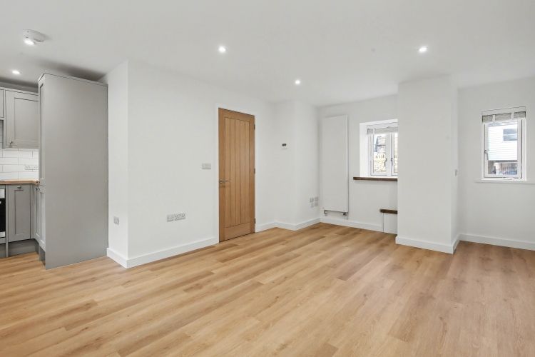 Property photo 1 of 9 322465