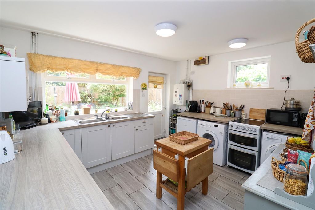 Property photo 2 of 16 Kitchen/Breakfast Room