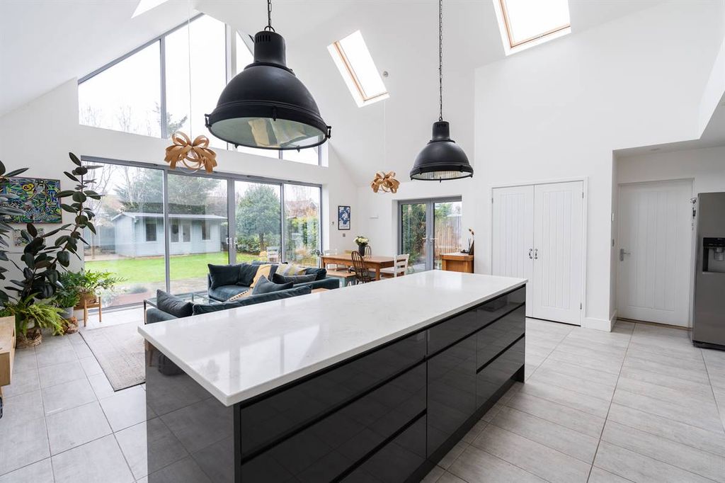 Property photo 3 of 44