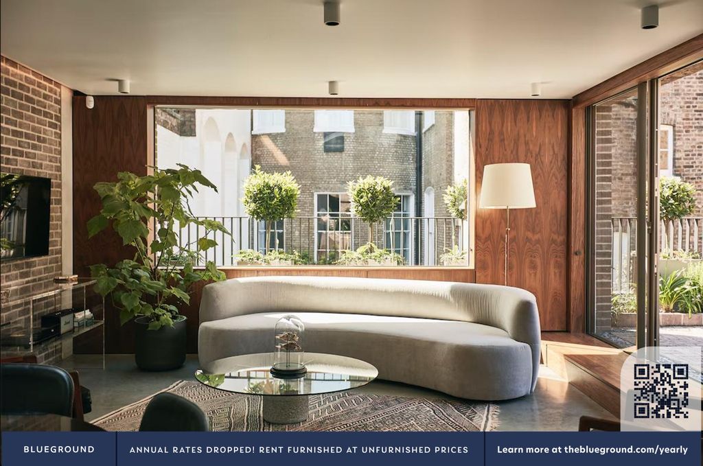 Property photo 3 of 17 Living Room