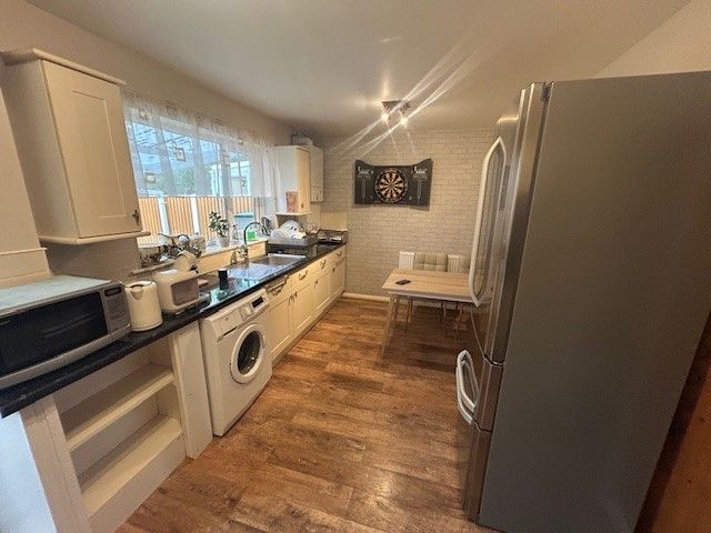 Property photo 1 of 8 Kitchen