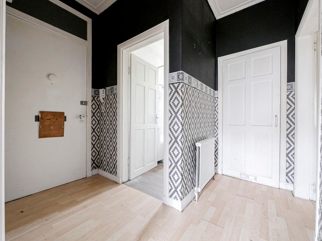 Property photo 3 of 11 Hall