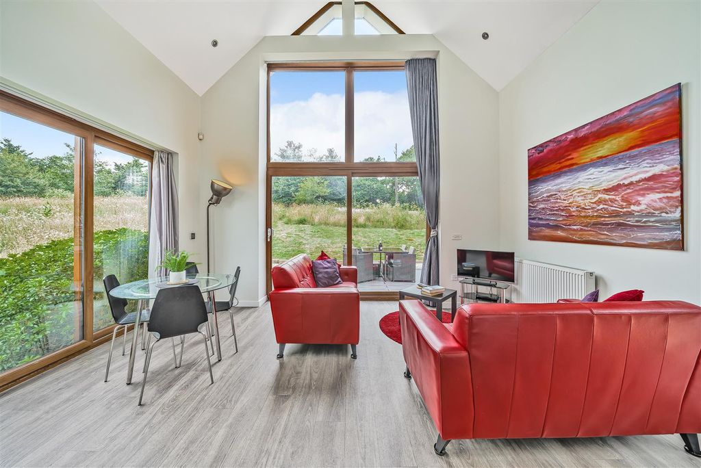 Property photo 1 of 15 995003 (2).Jpg