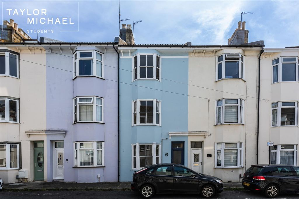 Property photo 1 of 27 21 St Martins Place -2.Jpg
