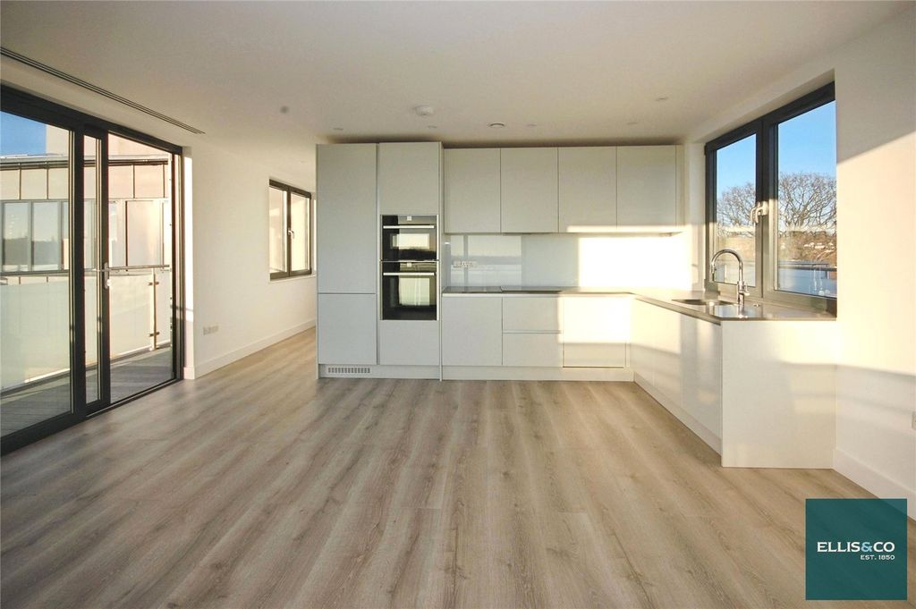 Property photo 1 of 10 Picture No. 12