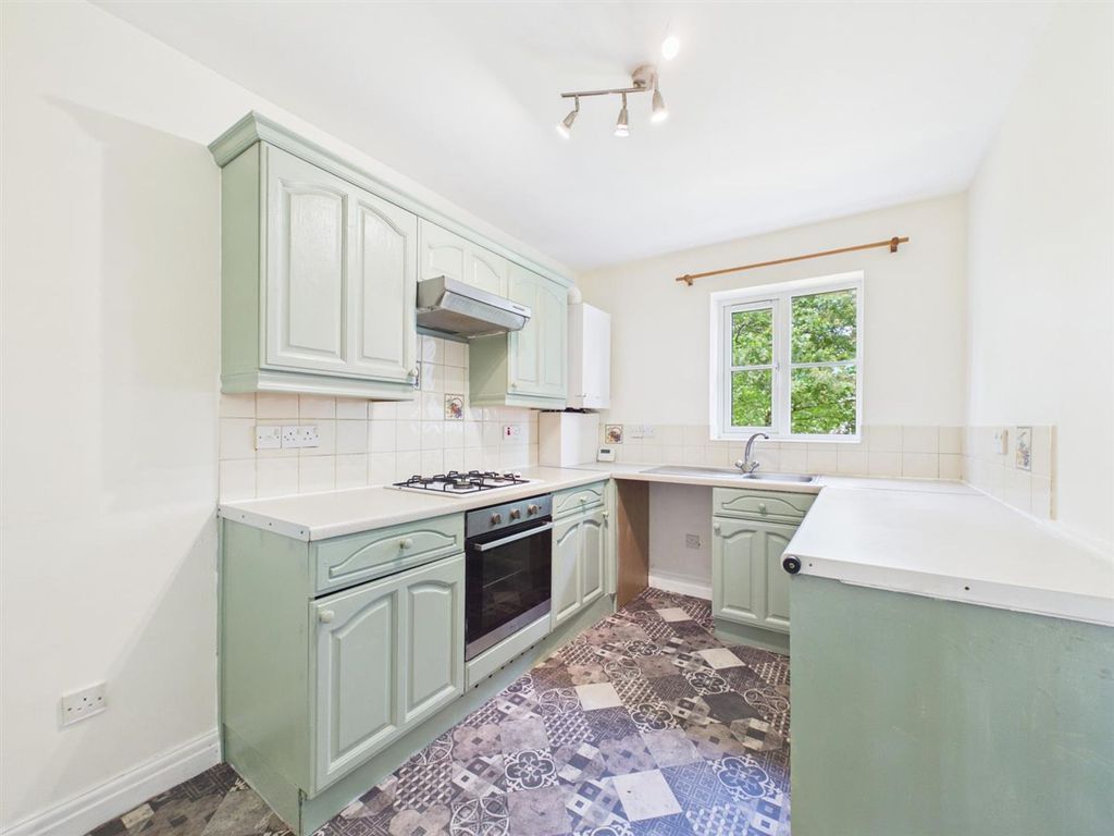 Property photo 3 of 12 Kitchen