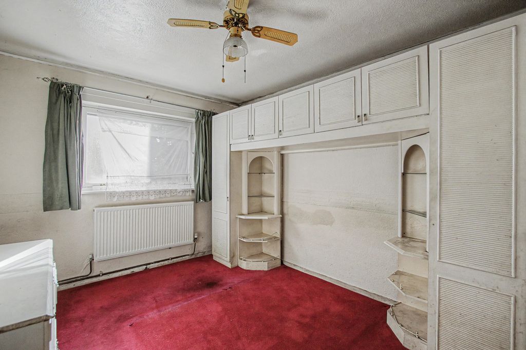Property photo 3 of 6 57 Sycamore Close, Canning Town, London, E16 4Qr