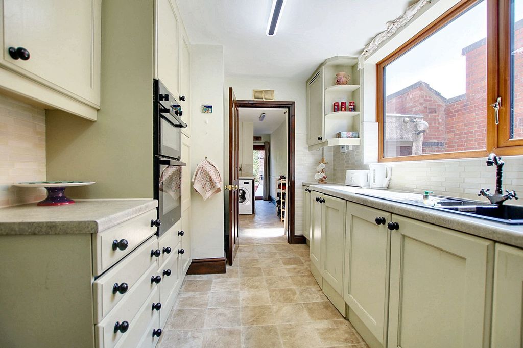 Property photo 2 of 39