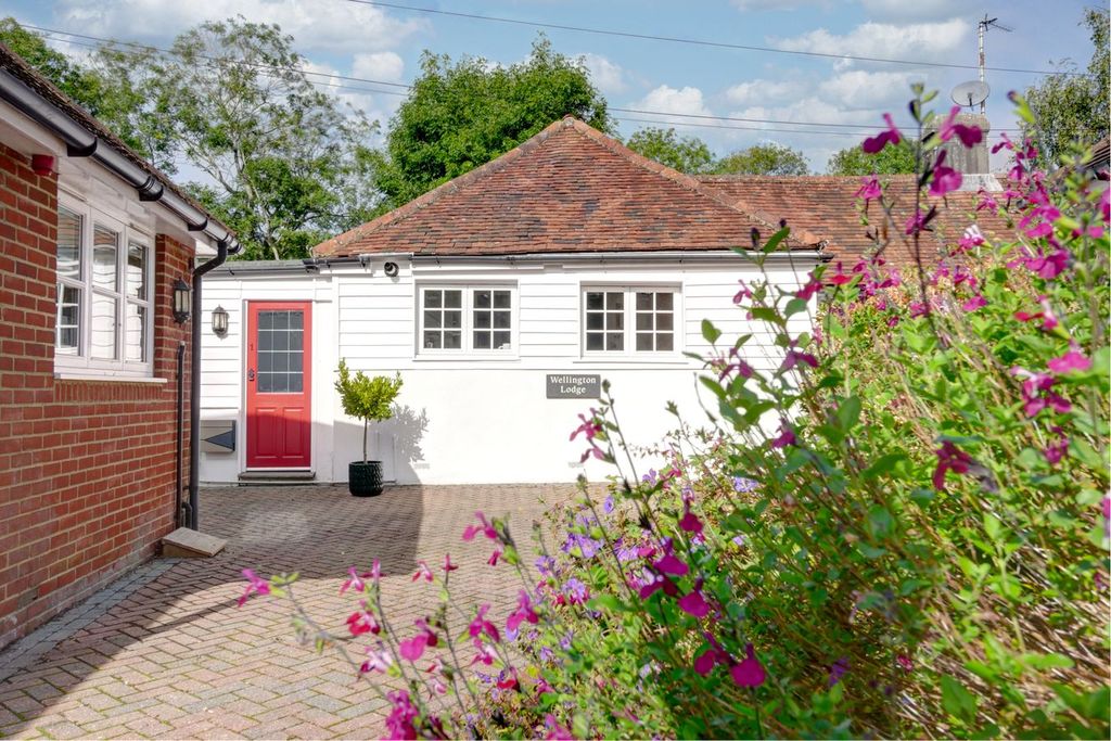Property photo 1 of 18