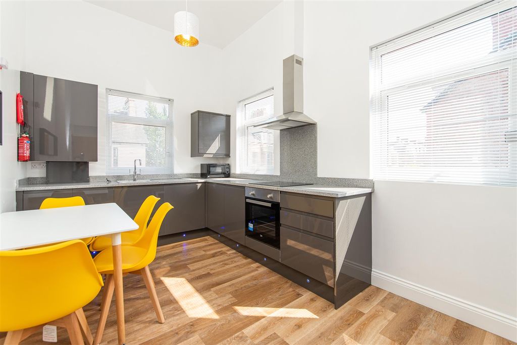 Property photo 2 of 8 Edit-5616.Jpg