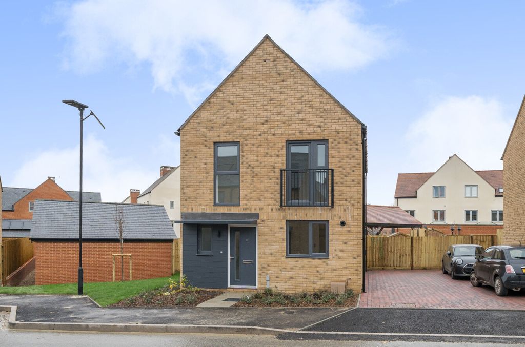 Property photo 1 of 10 1388557-6-693807B...