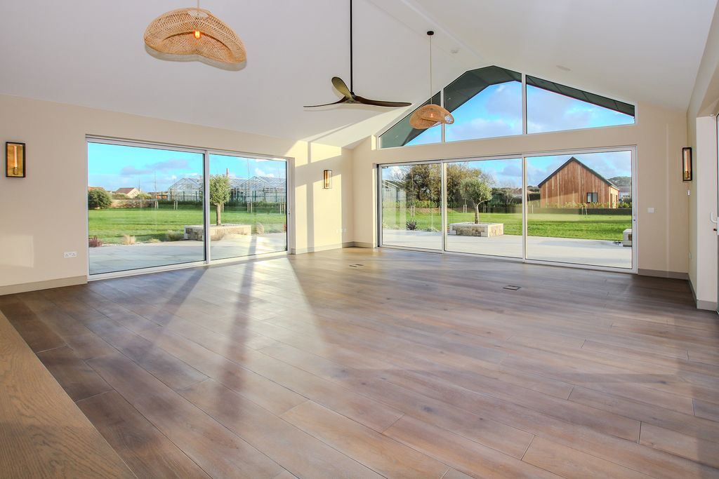 Property photo 3 of 32 Photo 2