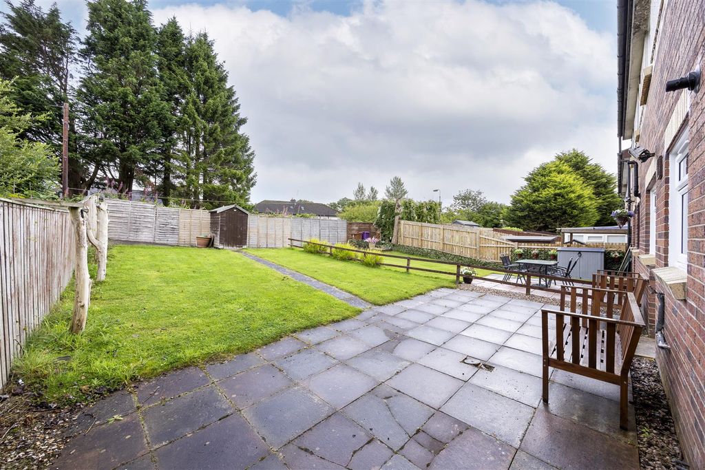 Property photo 3 of 19 03-9_Mclaren_Crescent_Glasgow_003.Jpg