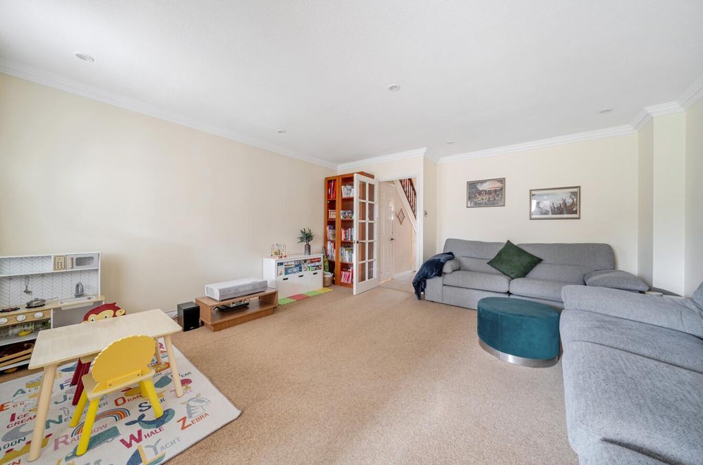 Property photo 3 of 16 Davidson Frost-Wellings, Dfw, Cherry Hill, Harrow,