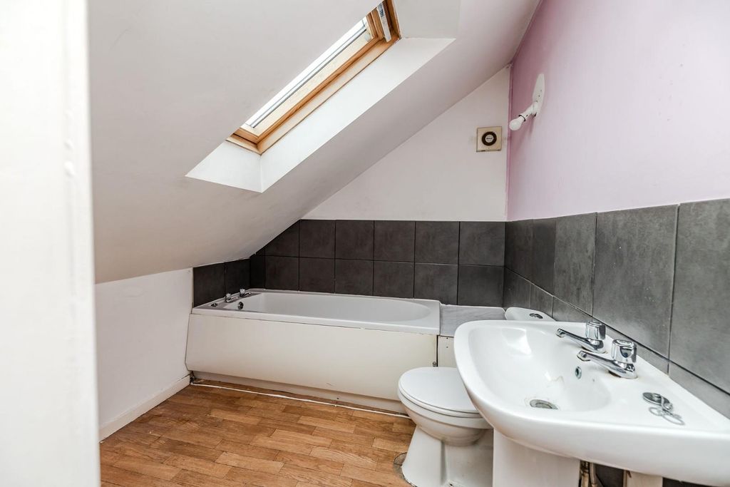 Property photo 3 of 7 Bathroom.Jpg