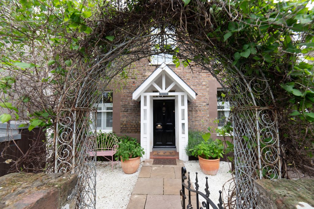 Property photo 1 of 20 Entrance