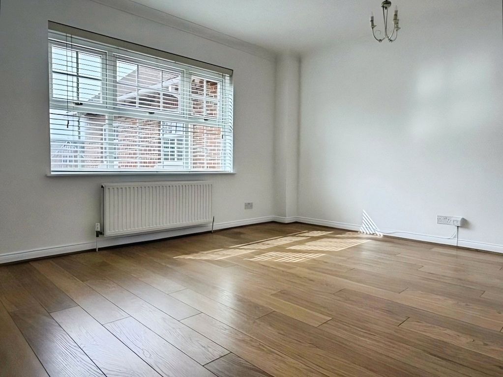 Property photo 2 of 12 Picture No. 30