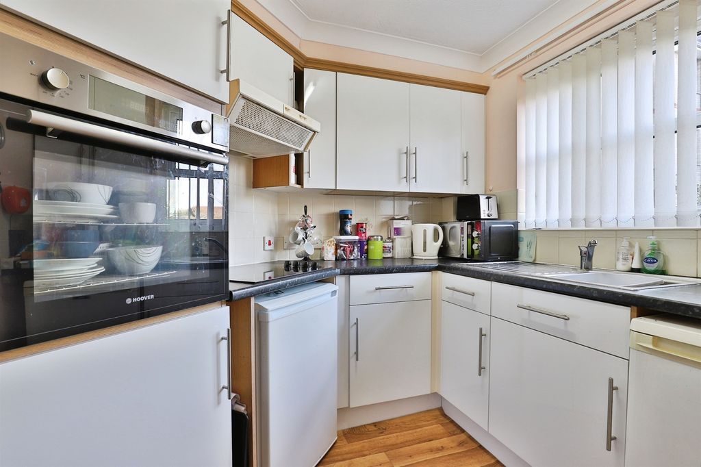 Property photo 2 of 20