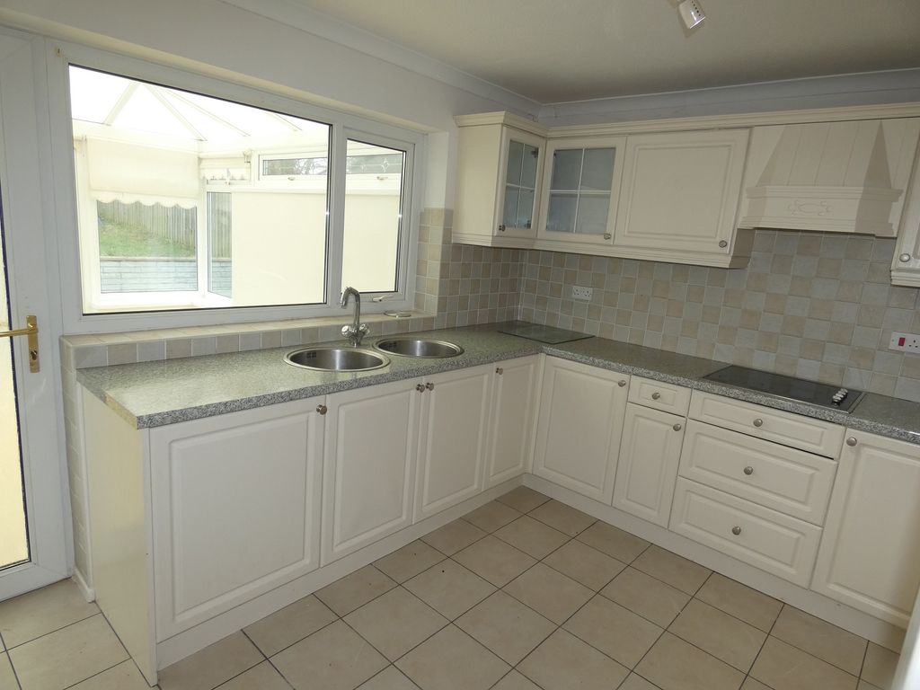 Property photo 3 of 13 Kitchen