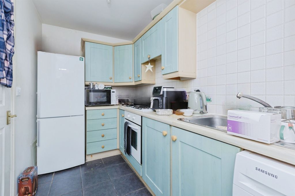 Property photo 2 of 17