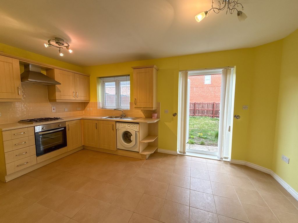 Property photo 2 of 12 Dining Kitchen