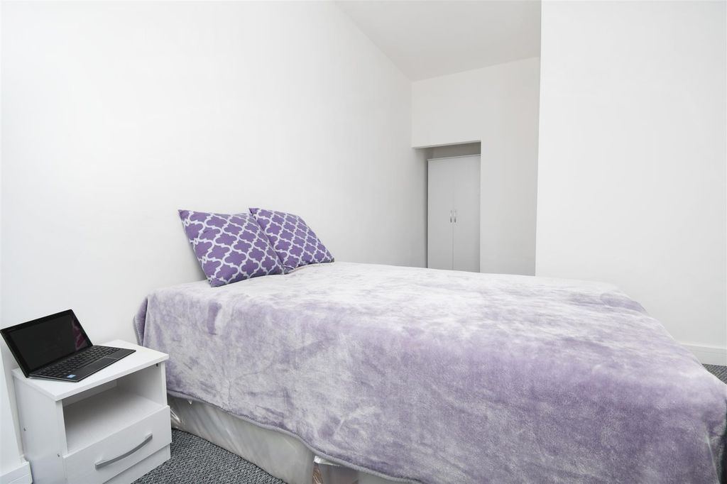 Property photo 2 of 12 16 - 10 Berry.Jpg