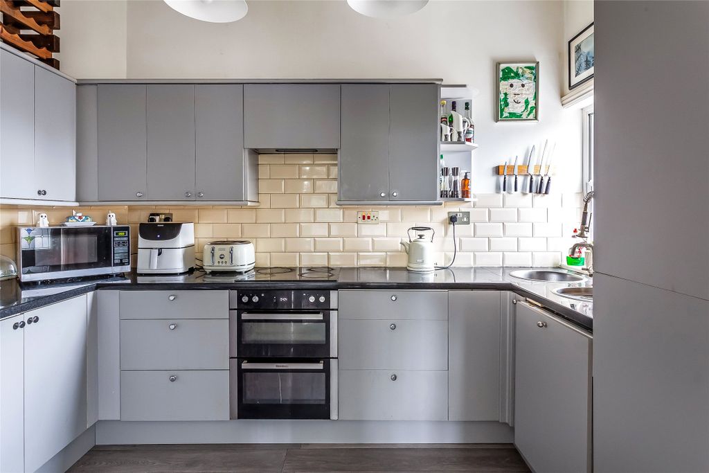 Property photo 3 of 14 Picture No. 12