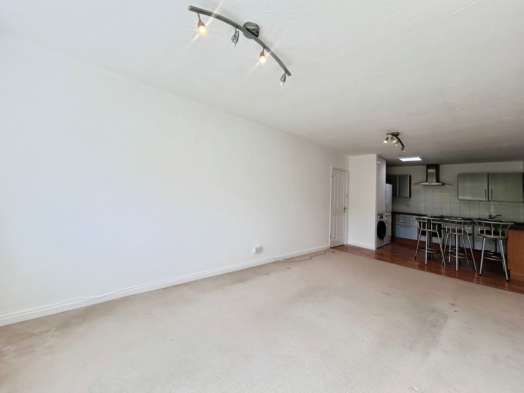 Property photo 3 of 11 69Ecb135-Image00008