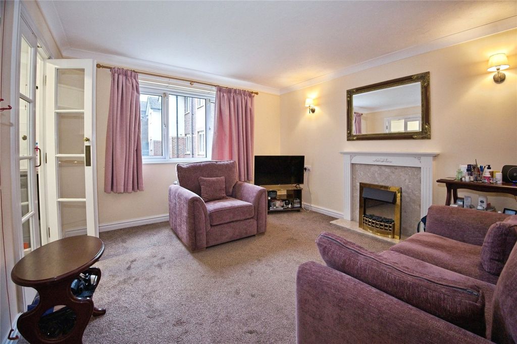 Property photo 1 of 10 Living Room