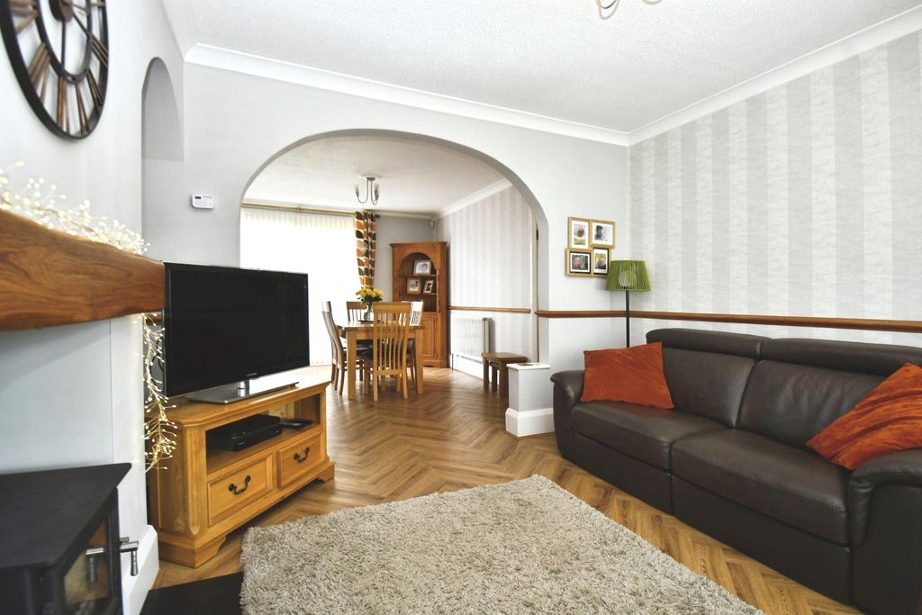 Property photo 2 of 34