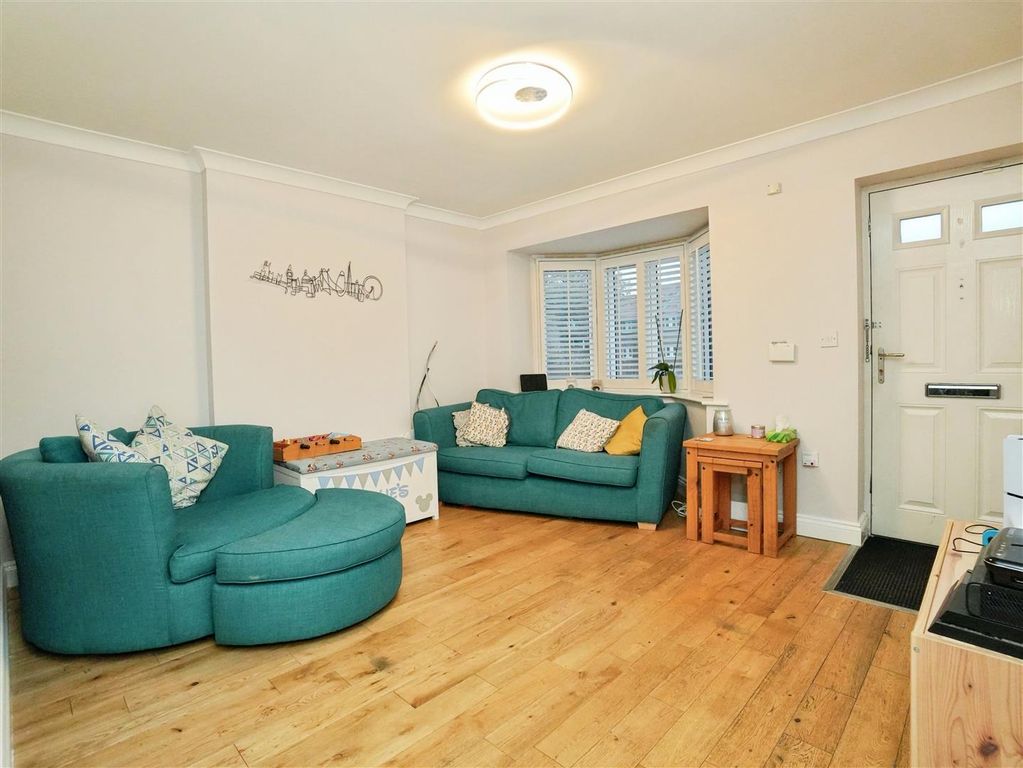 Property photo 2 of 15 Lounge