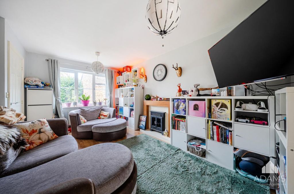 Property photo 3 of 16 Sitting Room