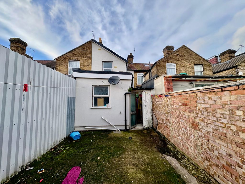 Property photo 2 of 8