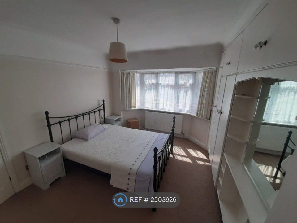 Property photo 3 of 8 Bedroom