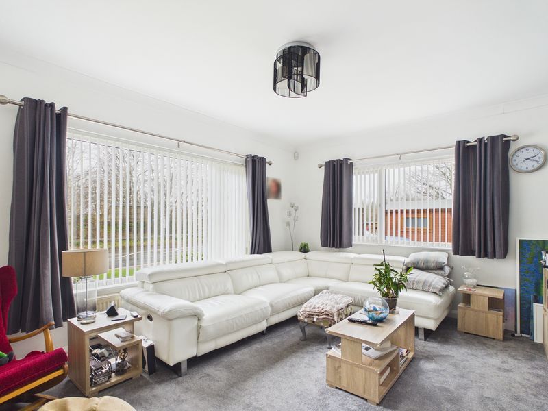 Property photo 3 of 9 Lounge