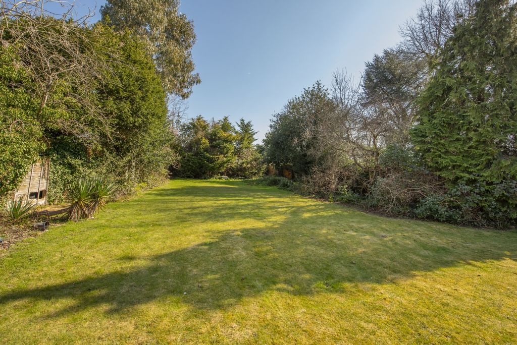 Property photo 2 of 3 Garden