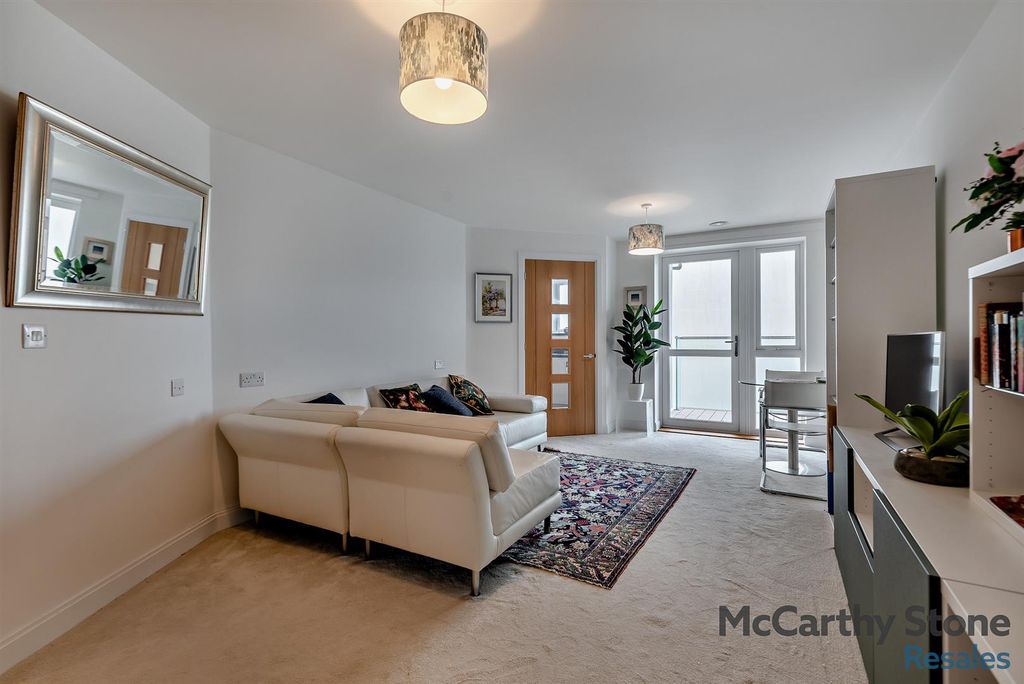 Property photo 3 of 25 8646659-Interior09-800.Jpg