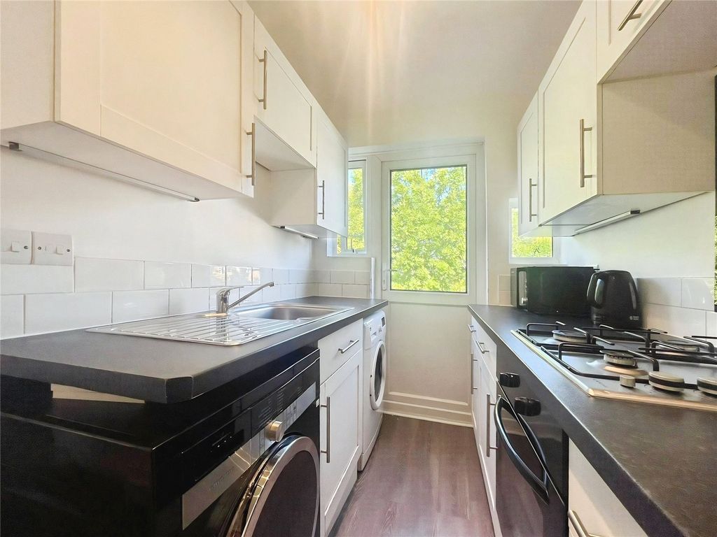 Property photo 3 of 18 Kitchen