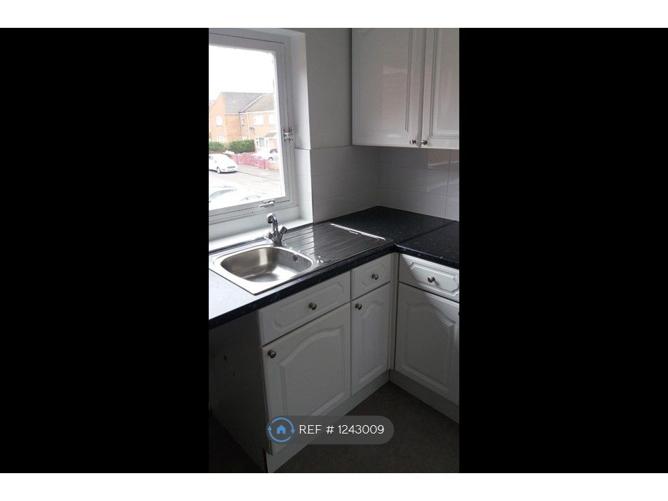 Property photo 2 of 6 Kitchen1