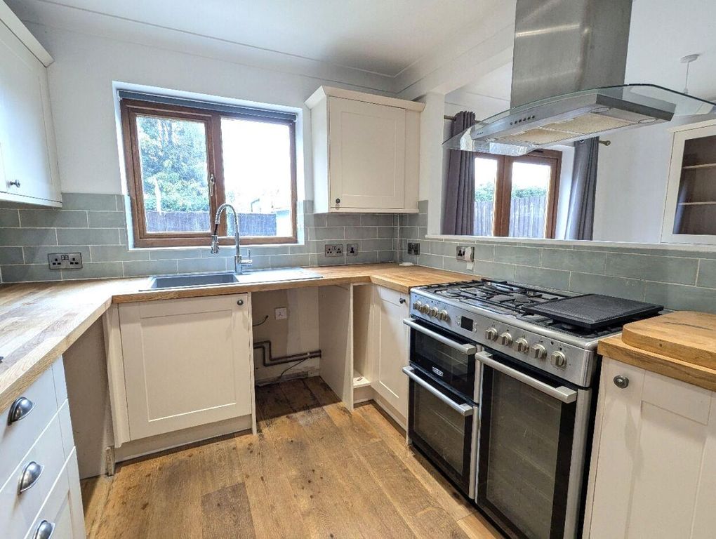 Property photo 3 of 16 Kitchen